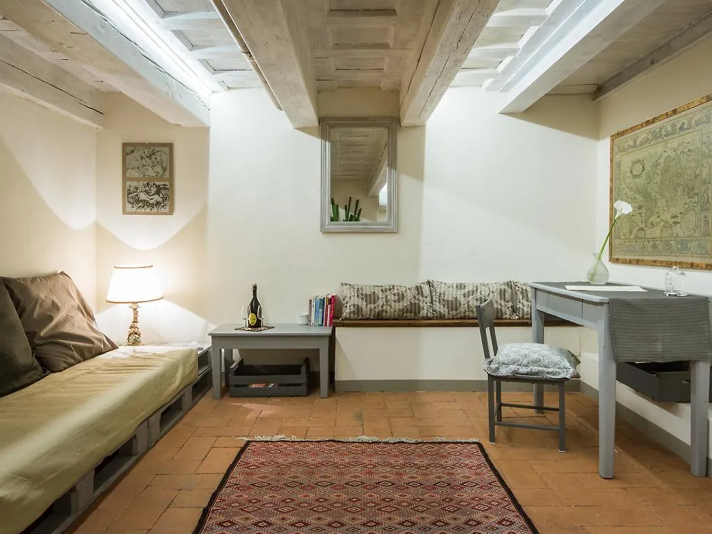 Charming And Cozy Maggio Daire Floransa